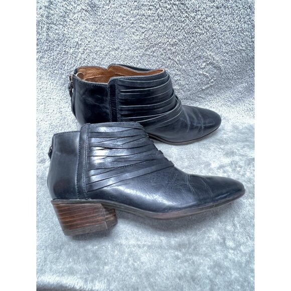 Clarks Women’s 5.5 Spye Celeste Black Leather w/fringe & Back Zip Ankle Boots - Picture 1 of 8